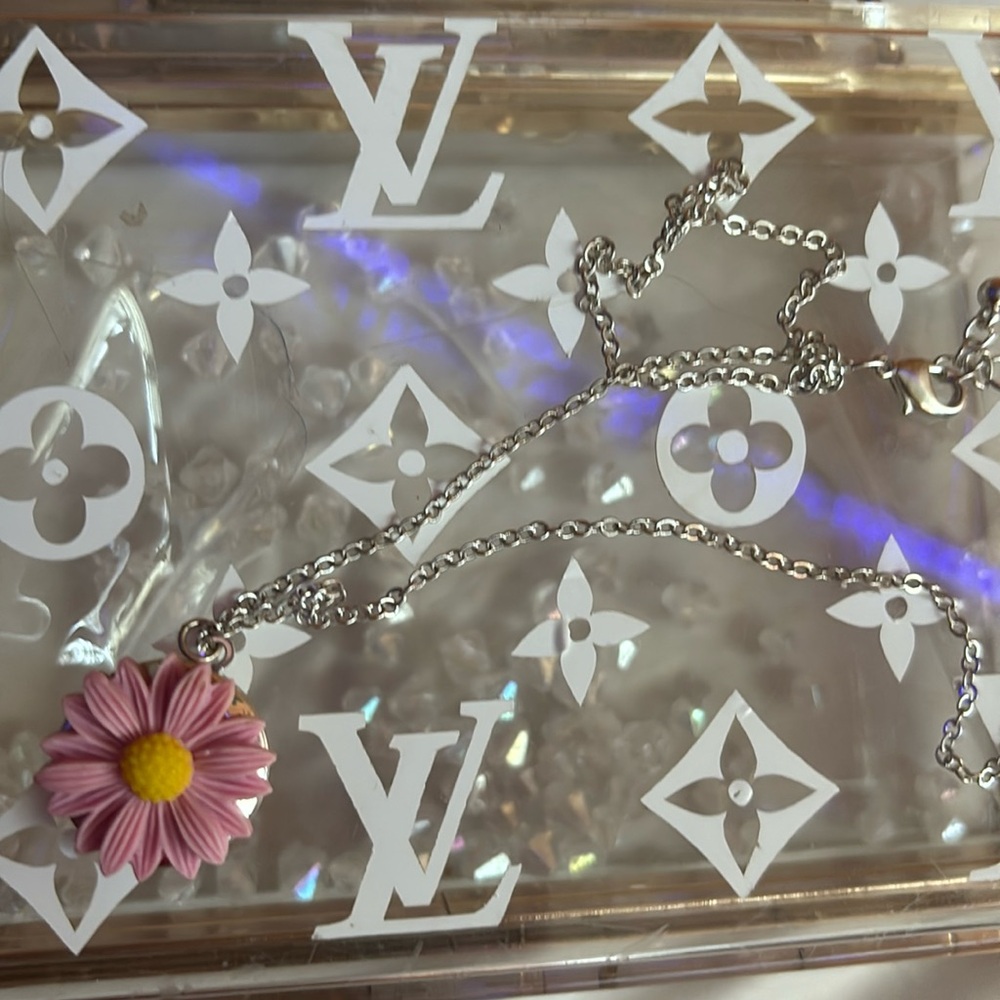 Pink flower pendant necklace